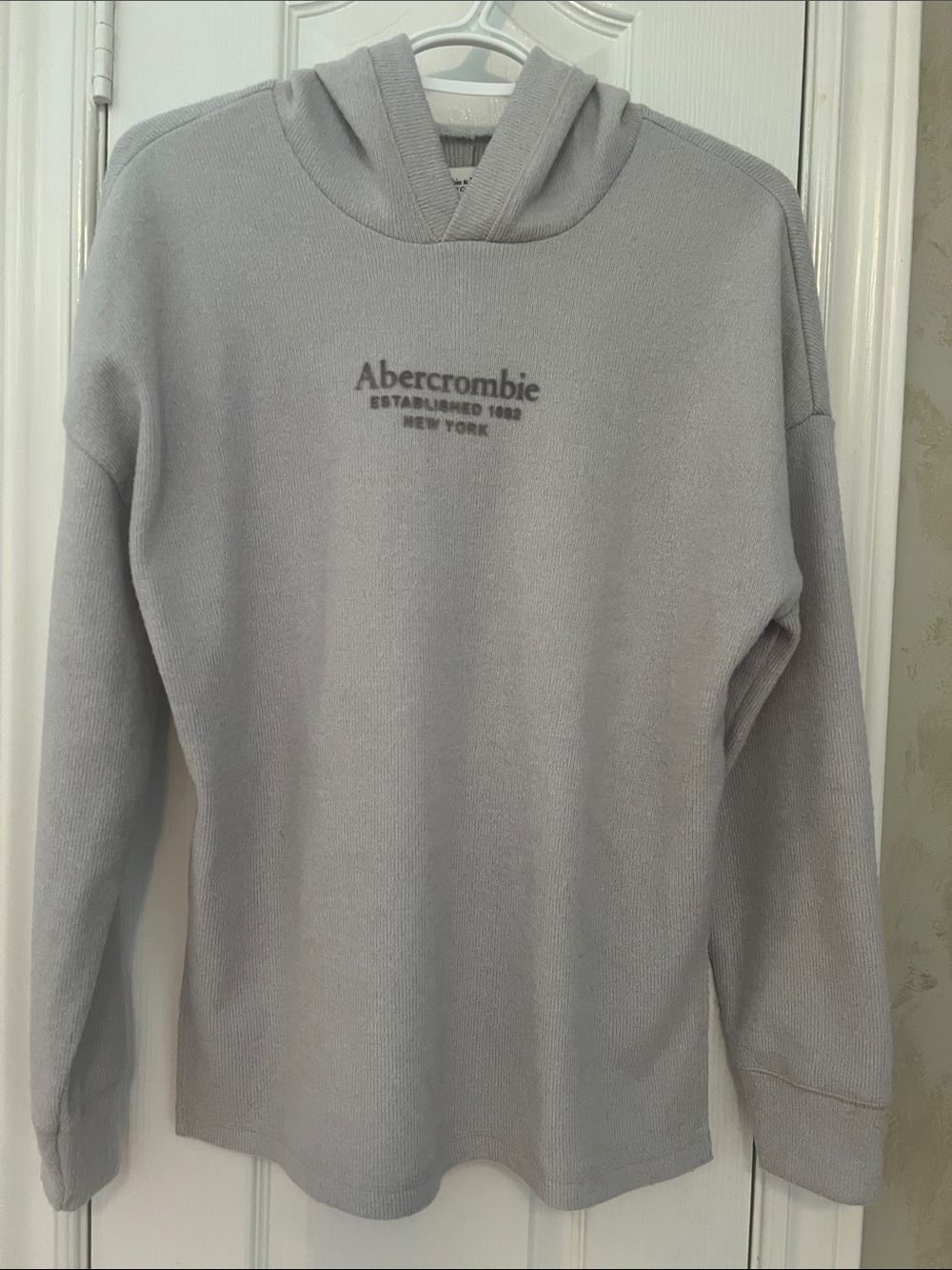Abercrombie & Fitch Light Gray Hooded Knit Pullover 💗